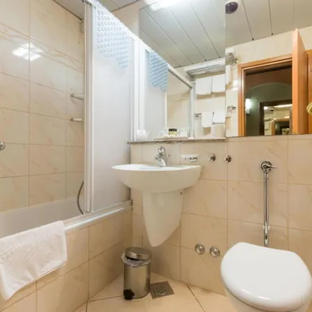 Отель Galijot Plava Laguna 4*